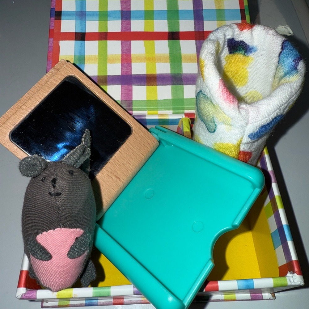 Lovevery retired mouse and mirror